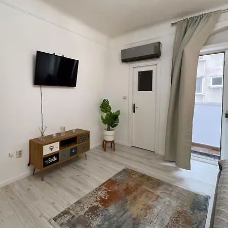 New Calea Victoriei, Old Appartement Boekarest