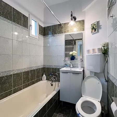 New Calea Victoriei, Old * Boekarest