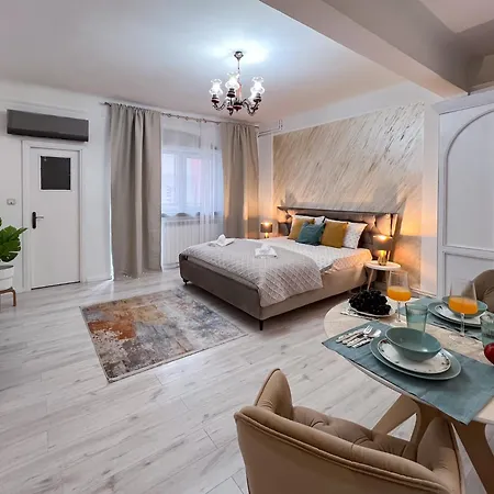 New Calea Victoriei, Old *