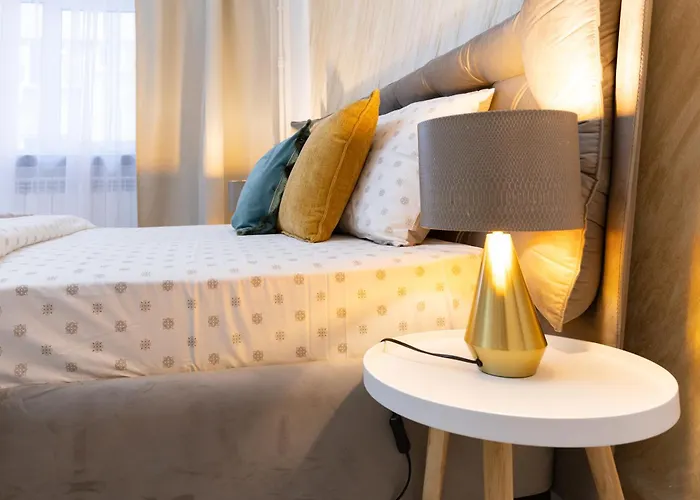 New Calea Victoriei, Old * Boekarest