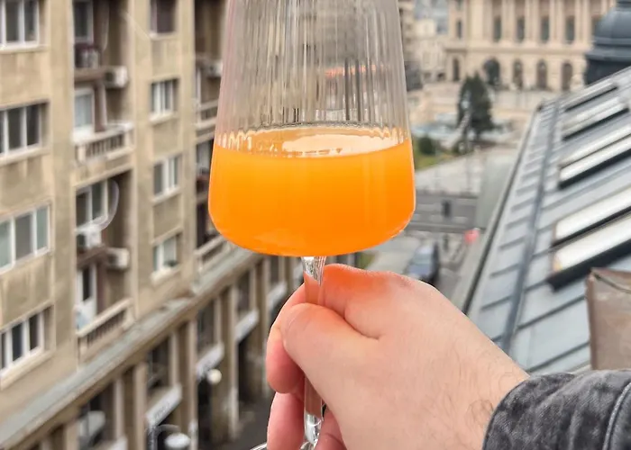 New Calea Victoriei, Old *