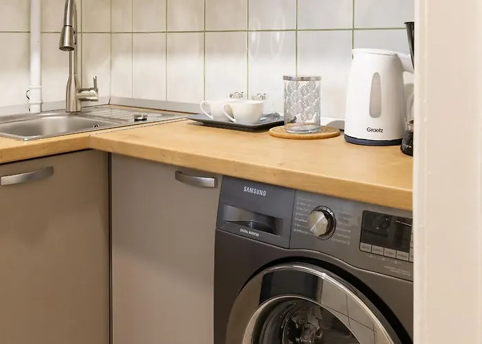 New Calea Victoriei, Old *