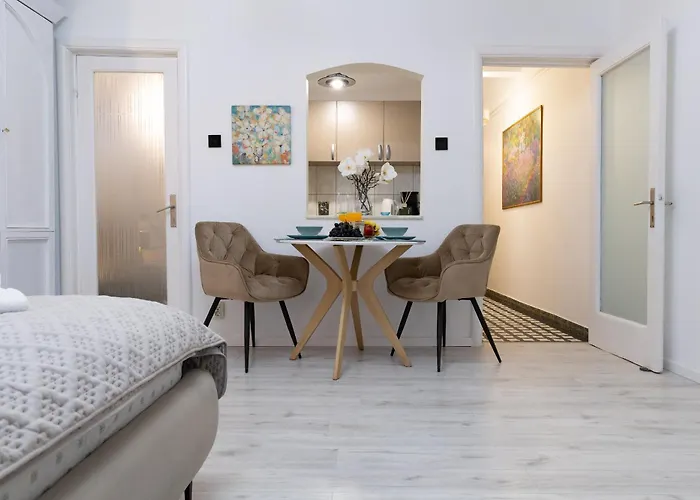 New Calea Victoriei, Old Boekarest