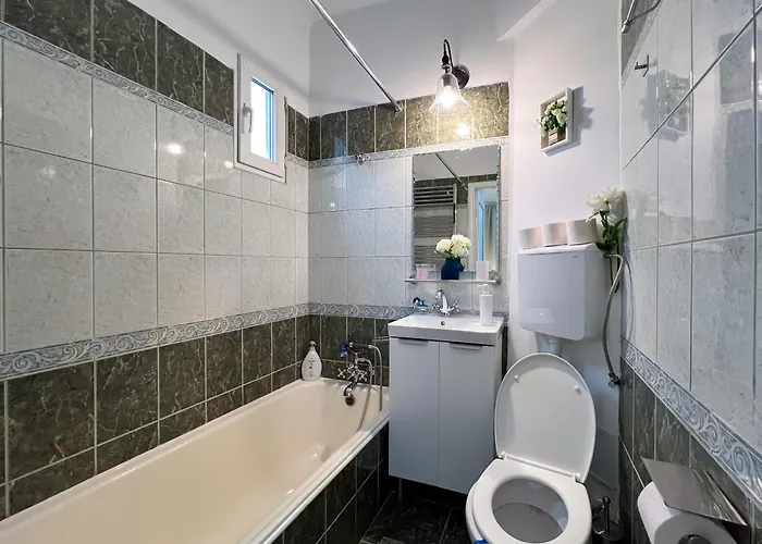 New Calea Victoriei, Old * Boekarest