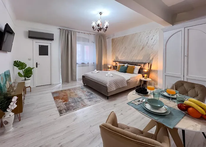 New Calea Victoriei, Old *