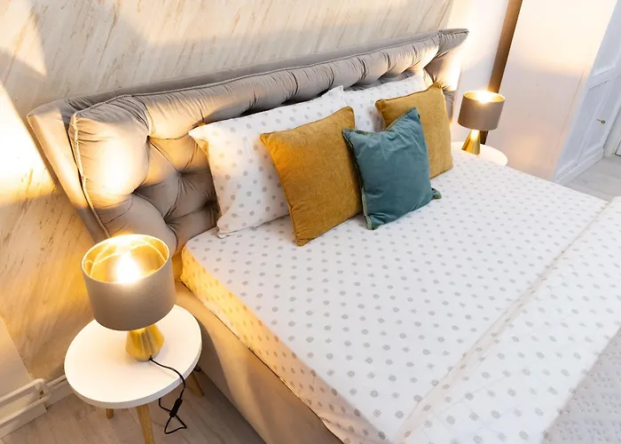 New Calea Victoriei, Old Appartement Boekarest