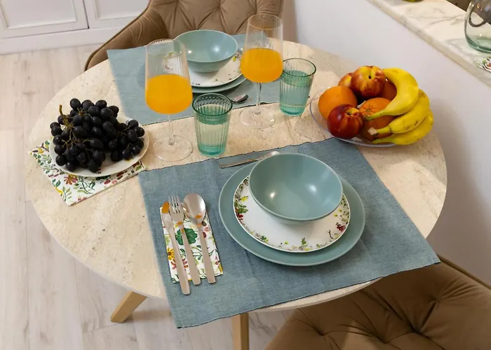 New Calea Victoriei, Old *