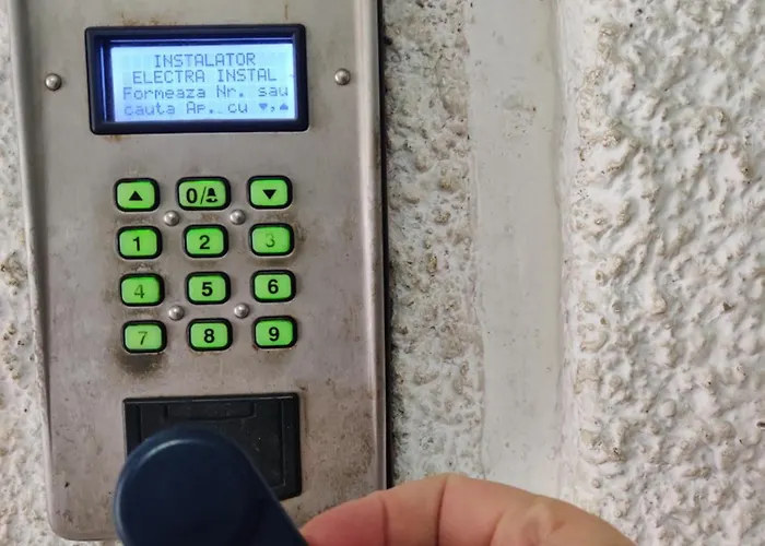 New Calea Victoriei, Old * Boekarest